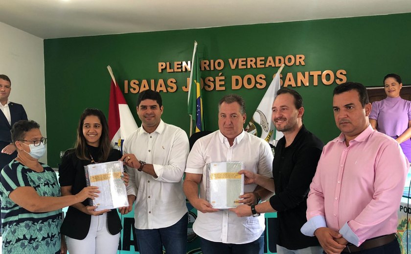 Governo de Alagoas entrega Plano Diretor de Porto de Pedras