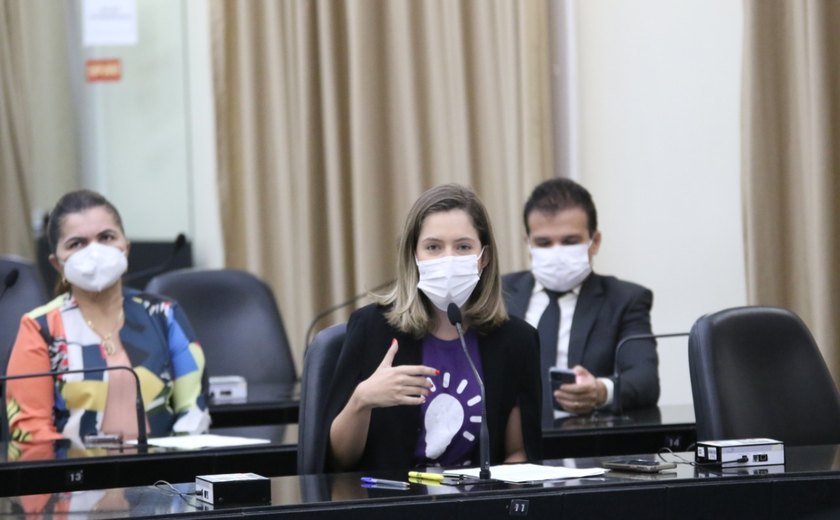 PL da deputada Cibele Moura torna absorvente essencial e obrigatório na cesta básica