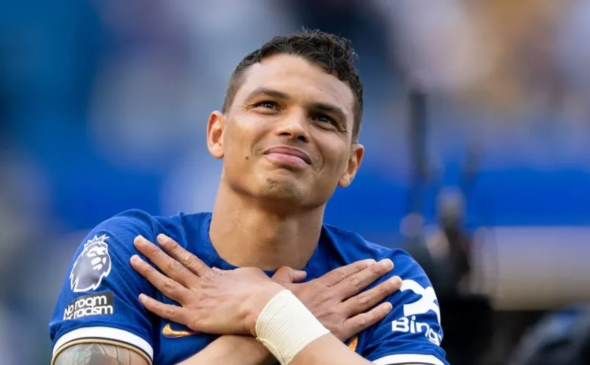 AeroMonstro: Thiago Silva desembarca em aeroporto do Rio