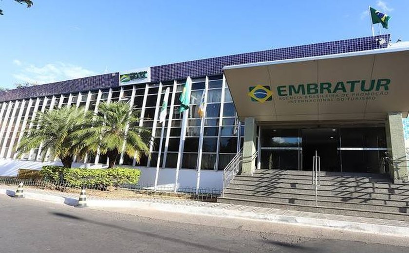 Nova lei permite que órgãos públicos contratem a Embratur sem licitação