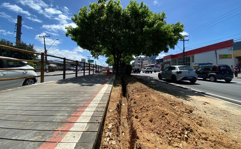 Prefeitura inicia nova etapa da iluminação na ciclovia da Avenida Fernandes Lima