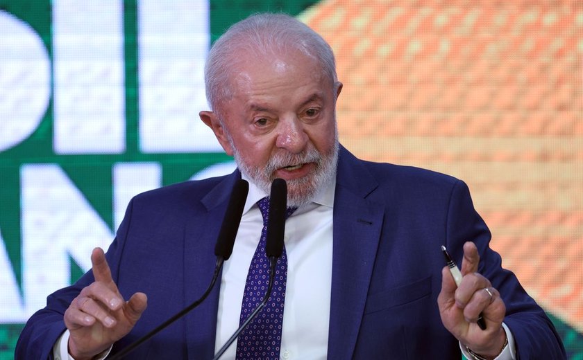 Lula cobra regulamentação de lei sobre economia solidária
