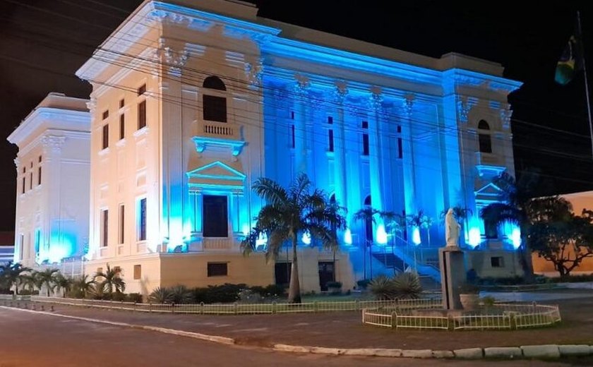 Refletores de iluminação cênica são furtados da Associação Comercial