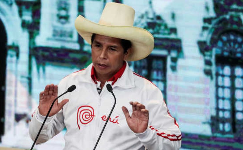 No Peru, Castillo ultrapassa Fujimori e assume liderança, com 92,8% da apuração
