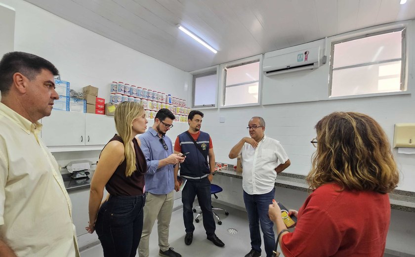 Secretário de Saúde visita Pam Salgadinho acompanhado por autoridades de controle