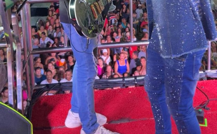 Marquinhos Navais participa de micareta com Bell Marques e apresenta novo hit