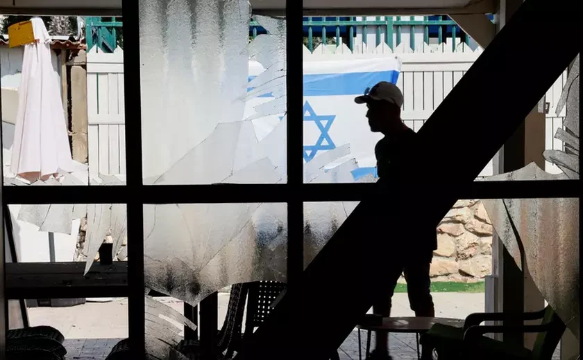 Israel e Hezbollah trocam ataques e aumentam temores de uma guerra regional