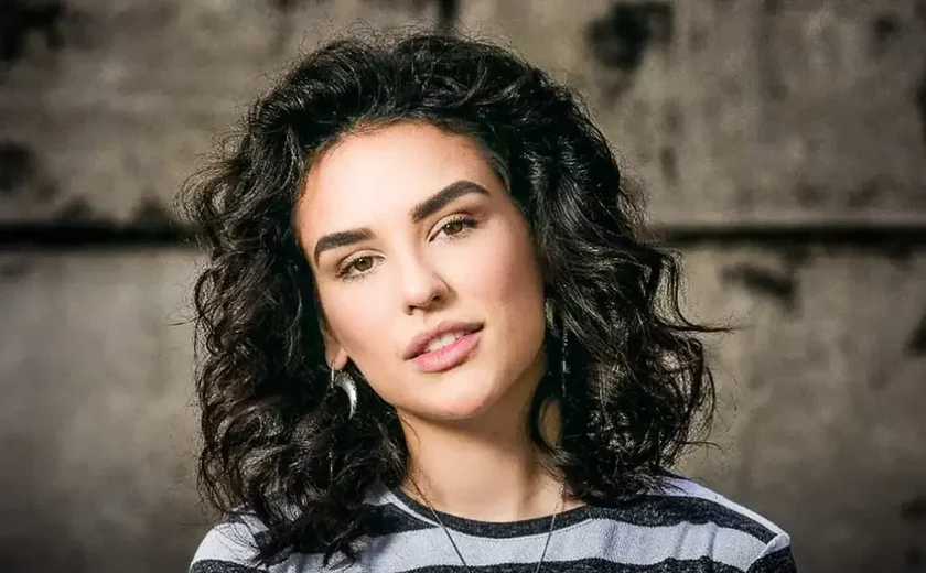 Kéfera diz que é 'bi gostosa' e critica homens: 'Moles e fracos'
