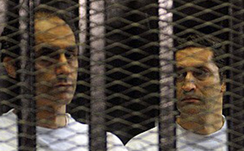 Justiça egípcia ordena libertação dos filhos do ex-presidente Mubarak