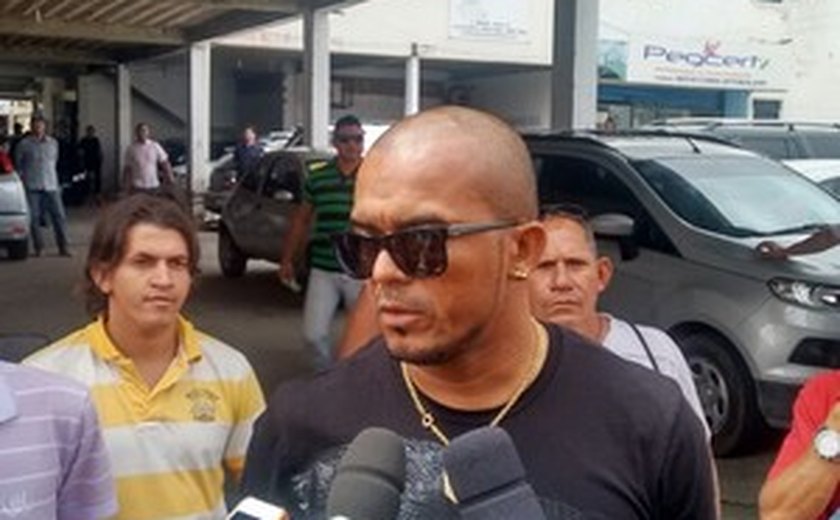 Sem sucesso: Feijó cita alta exigência salarial e descarta Zé Carlos no CSA