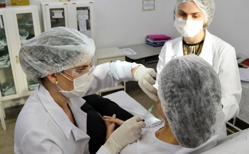 Helvio Auto realiza preenchimento facial em pacientes soropositivos