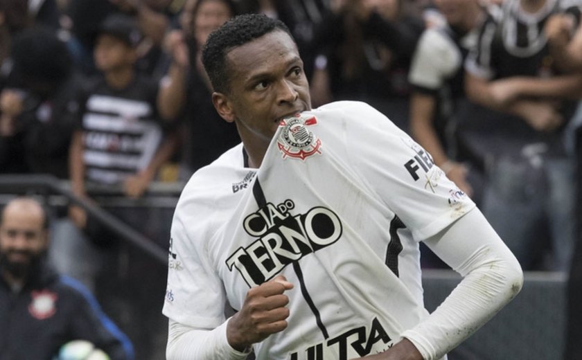 Atacante Jô retorna ao Corinthians e assina contrato até o final de 2023