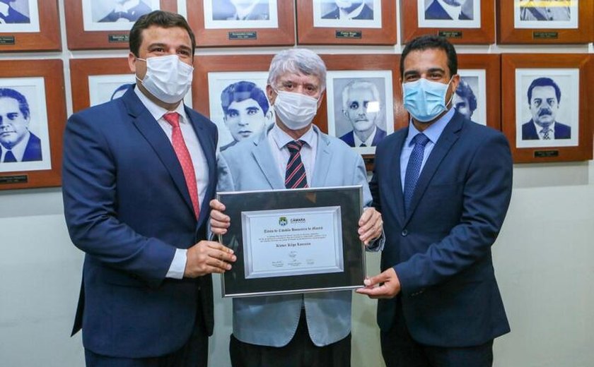 Governador em exercício recebe título de cidadão honorário de Maceió