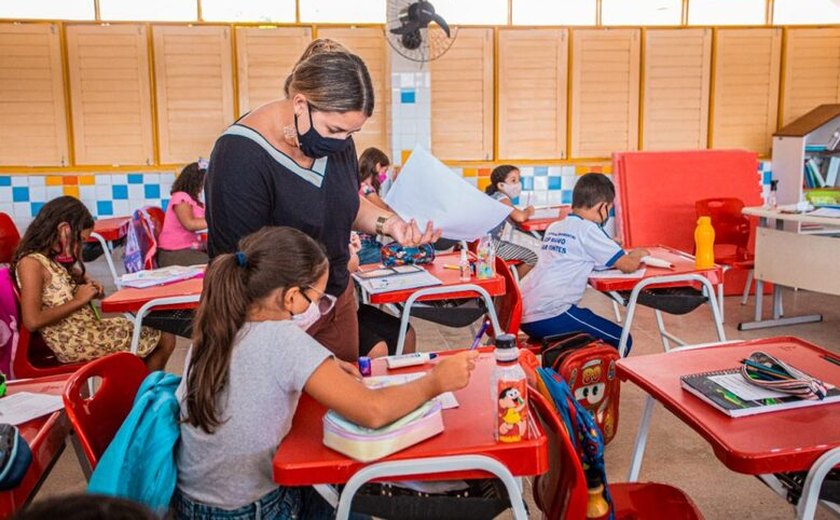 Confira a lista de novos convocados nos PSS para professores e equipe de apoio da Educação