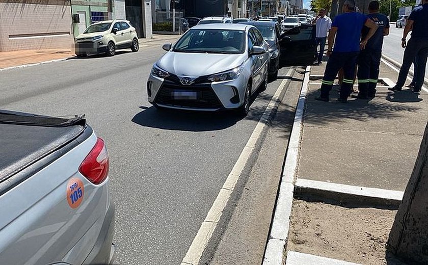Engavetamento envolvendo quatro veículos deixa trânsito lento na Praia da Avenida