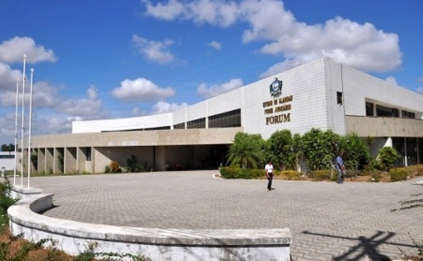 Réu é condenado a 17 anos de prisão por homicídio qualificado de companheira em Arapiraca