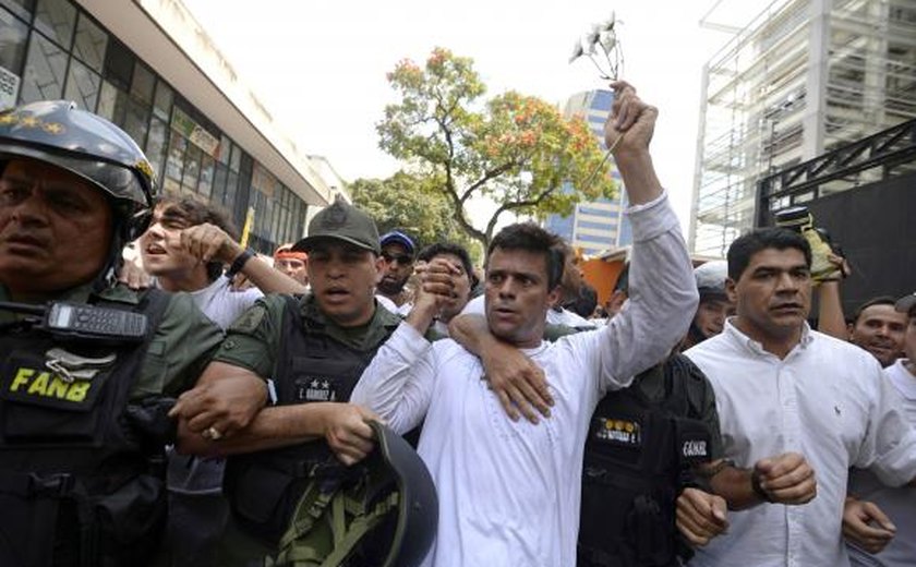 Líder da oposição venezuelana cumprirá prisão provisória de 45 dias