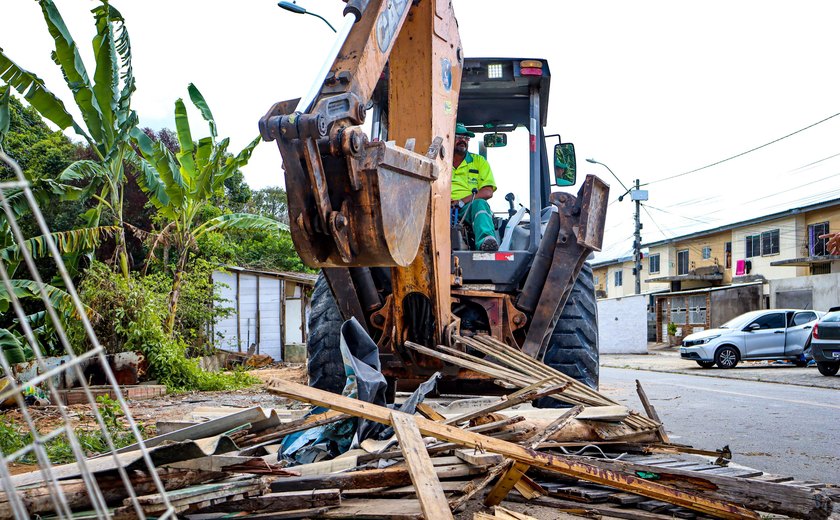 Semsc remove construções irregulares em área de preservação ambiental no Maceió 1