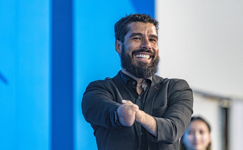 Daniel Dias vibra com natação e torce para Carol Santiago continuar