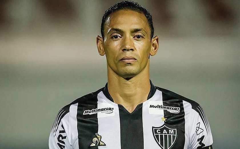 Aos 41 anos, Ricardo Oliveira se mantém na ativa em busca do 400º gol