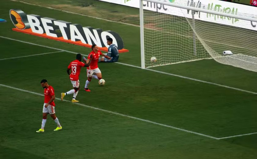 Lucca faz gol de bicicleta e Internacional vence o Caxias no Beira-Rio pelo Gaúcho