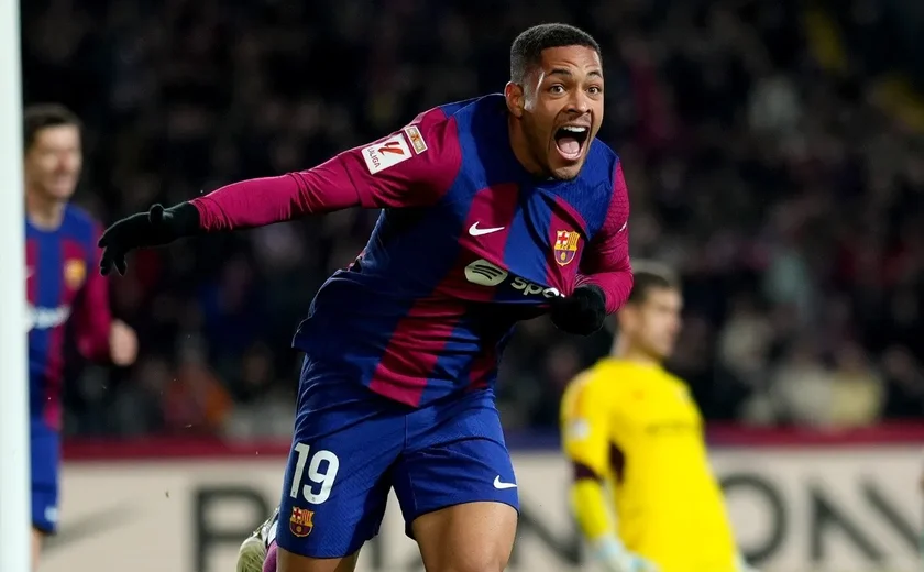 Jornal: Al-Hilal considera fazer proposta por Vitor Roque, do Barcelona