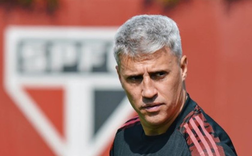 São Paulo oficializa saída do técnico Zubeldía e mira contratação de Crespo