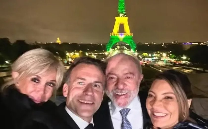 Selfie de Lula e Macron viraliza com Torre Eiffel nas cores do Brasil