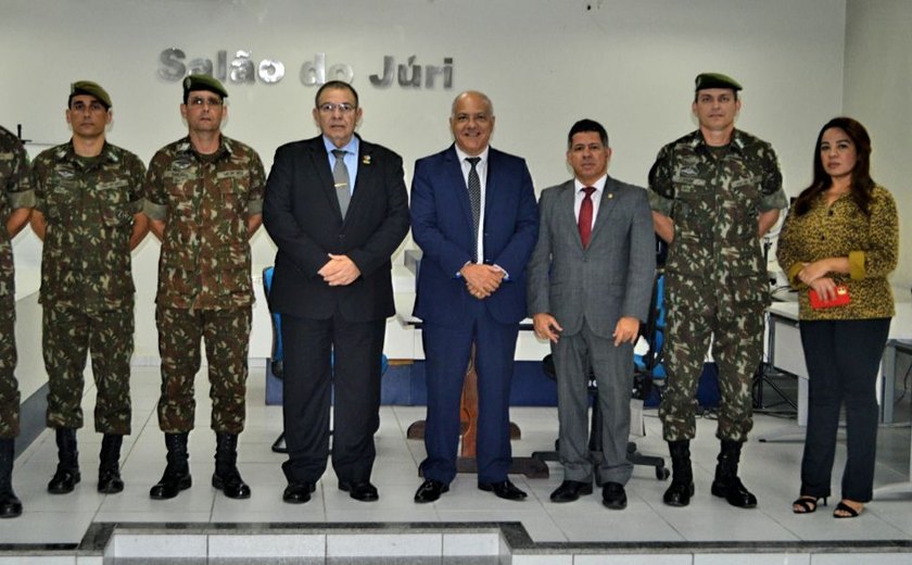Juiz da 8ª Zona se reúne com representantes do Exército para tratar sobre a segurança das eleições em Pilar e Satuba