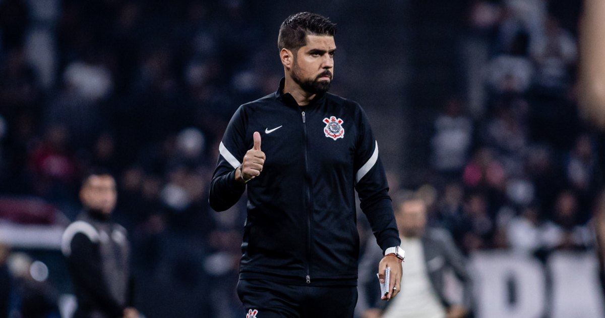 Corinthians Demite Ant Nio Oliveira E Brasileir O Chega A Oito Trocas