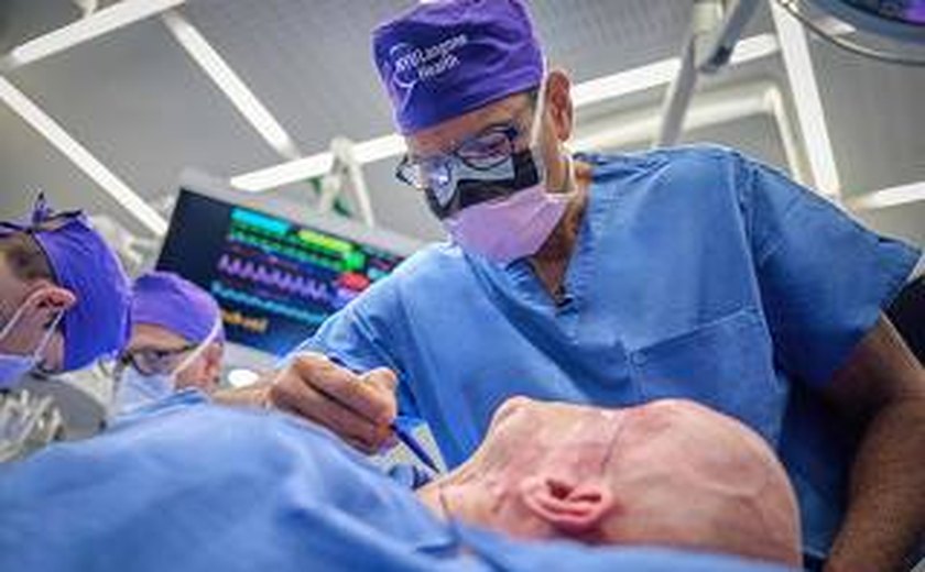 Homem recupera voz após 1º transplante de laringe em paciente com câncer ativo; entenda