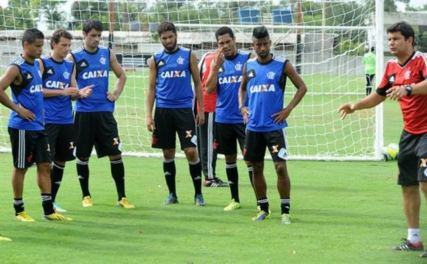 Flamengo volta a usar titulares contra o Friburguense