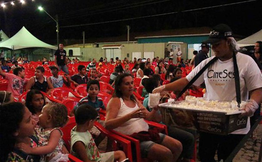 Magia do cinema volta às cidades: Cine Sesi Cultural foi sucesso em Jequiá da Praia