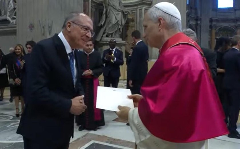 Alckmin entrega ao Papa Leão XIV convite de Lula para participar da COP30 no Brasil