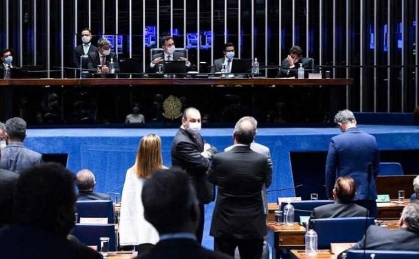 Relatora do Senado oferece parecer contra volta das coligações partidárias