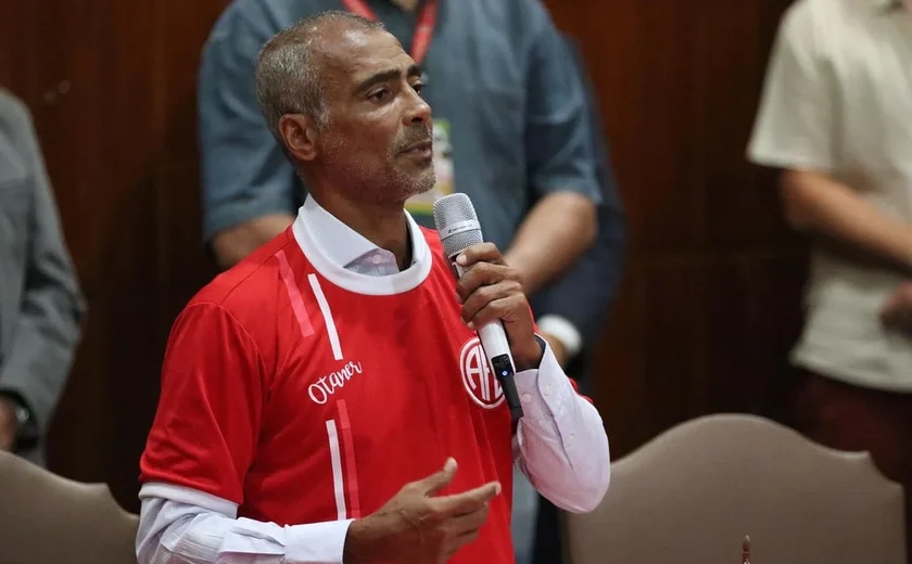 Romário está relacionado para estreia do America na segunda divisão do Carioca