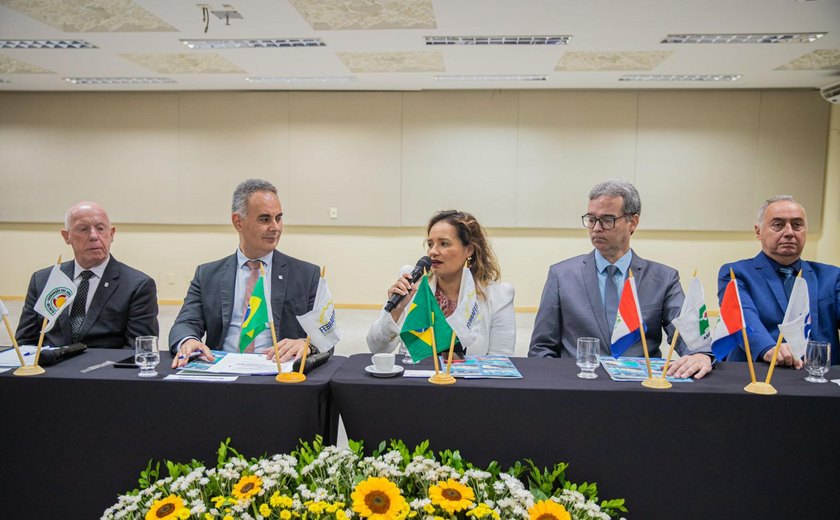 Auditor fiscal João de Assis recebe homenagem em assembleia da Febrafite