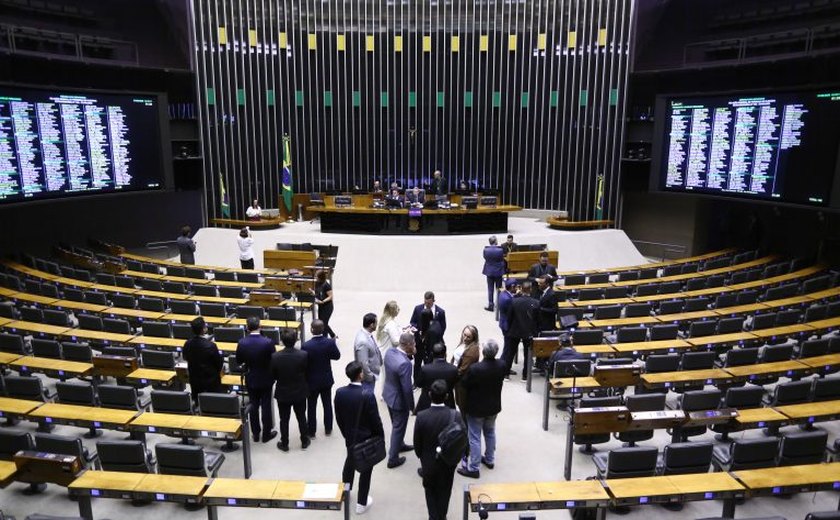 Plenário inicia sessão para analisar propostas; acompanhe