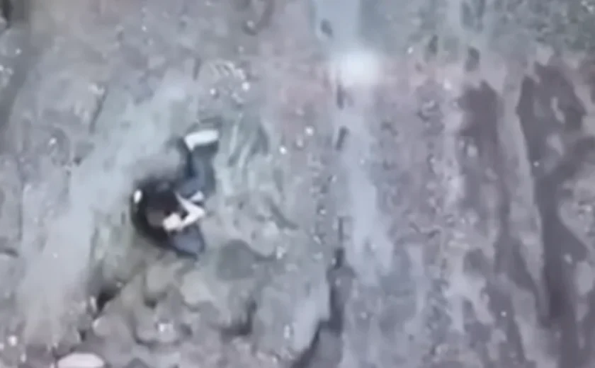 Brasileira que caiu em trilha na Indonésia é localizada com drone térmico, diz equipe de buscas