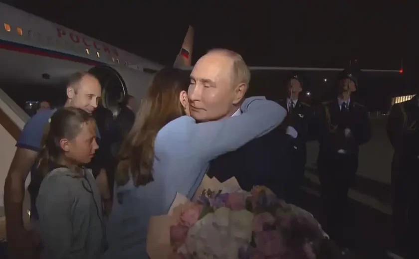 Após troca de prisioneiros, Moscou admite que russo libertado pela Alemanha era um agente do Kremlin