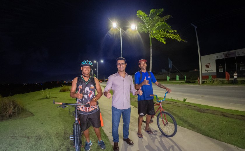 Prefeito JHC entrega iluminação em LED da Avenida Marília Mendonça