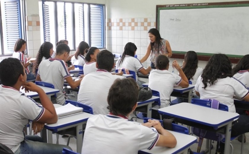 Seduc oferta 1.800 vagas do ensino médio com cursos técnicos de Ludoteca e Secretariado Escolar