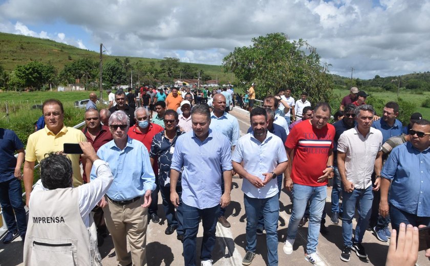 Governador inaugura obras do Minha Cidade Linda em Campestre