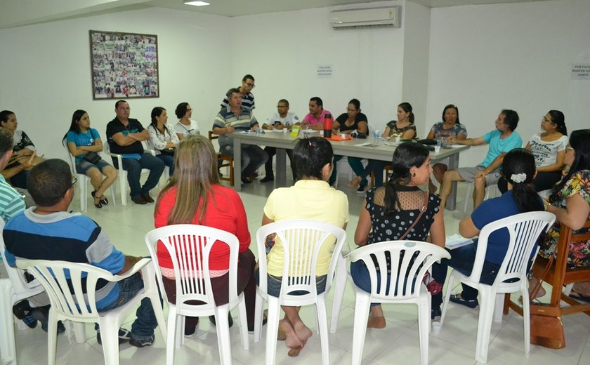 Professores de Arapiraca vão ao Centro Administrativo da Prefeitura nesta quarta-feira (24)