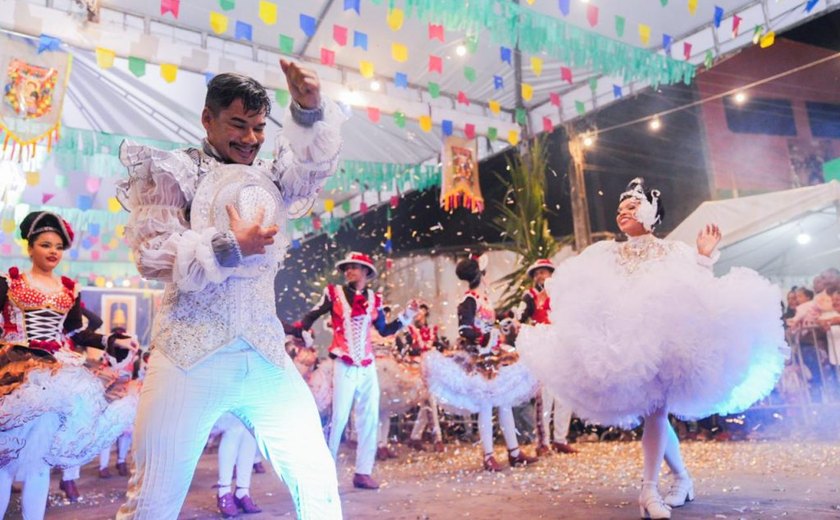 Juninas abordam fé e misticismo e emocionam as comunidades no 11º dia dos Arraiais Comunitários de Arapiraca