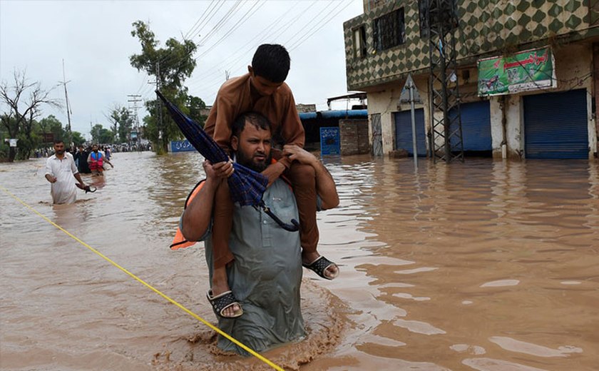 Tempestades no Paquistão afetam 300 mil pessoas e deixam 81 mortos
