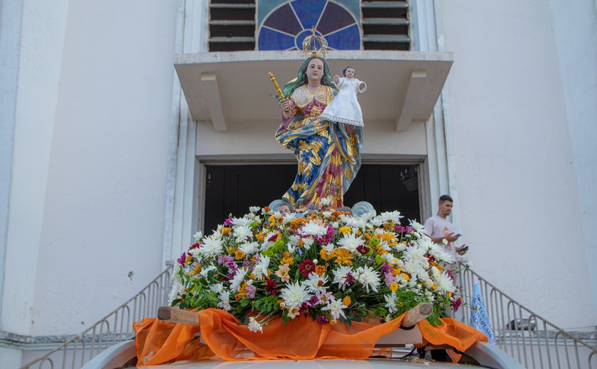 Arapiraca celebra início das festividades da padroeira da cidade com carreata para Nossa Senhora do Bom Conselho
