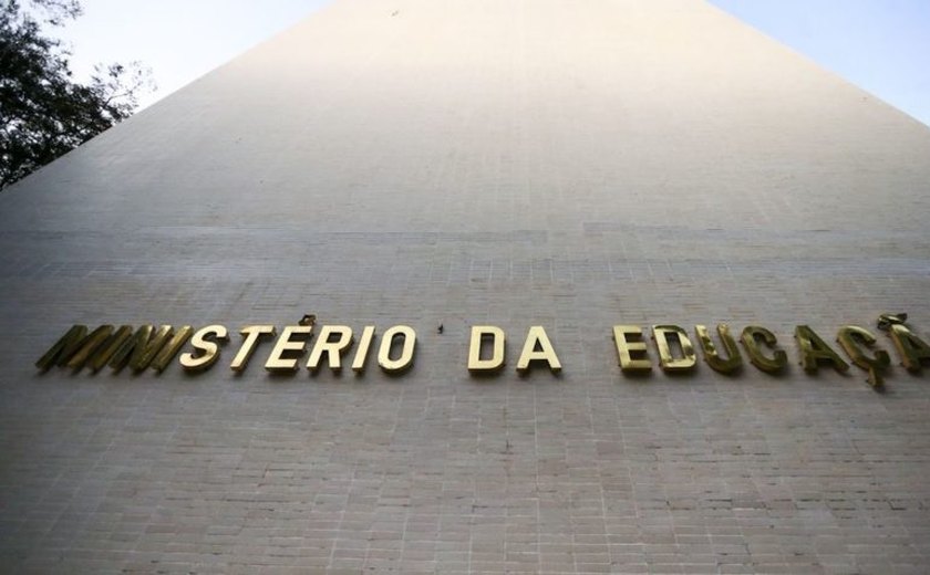 É verdade: Governo Federal decretou corte de recursos para a educação