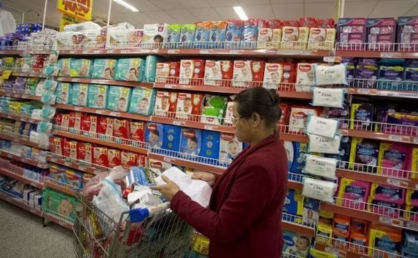 Fraldas, armas e perfumes podem ter mesma tributação em novo sistema de impostos