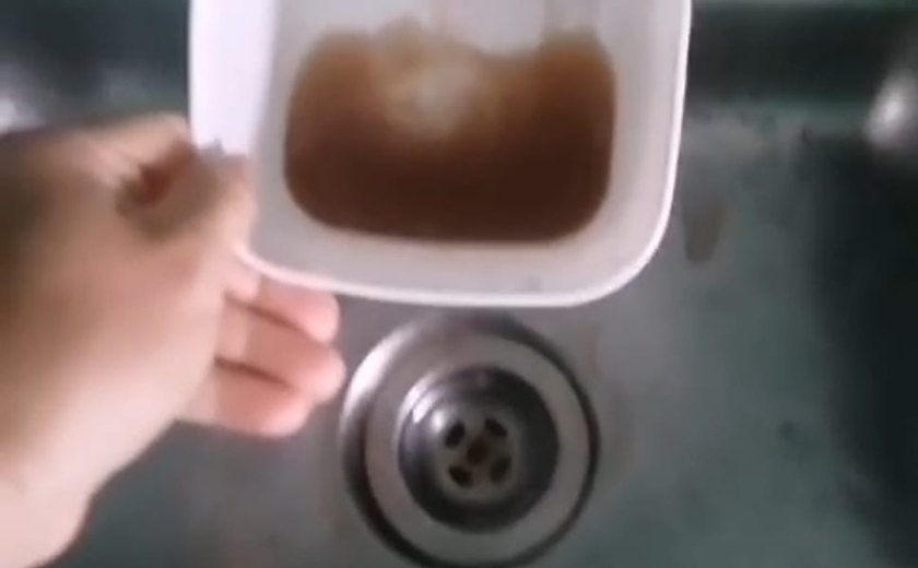 Moradores da Vila Nova denunciam: água chega às torneiras com cor de café